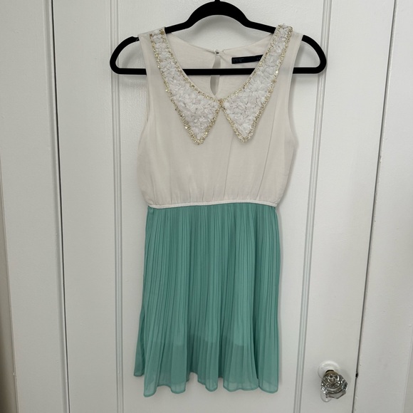 CBRL Size Small Dress with white and gold floral detailing - Picture 1 of 4